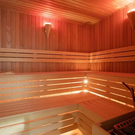 Holiday home Domki Caloroczne Z Wyzywieniem W Kompleksie Amber Park Spa *