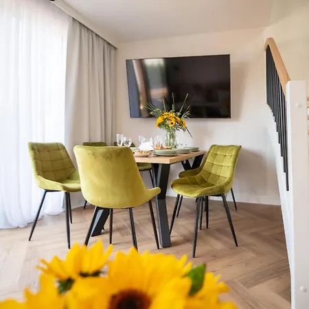 Holiday home Domki Caloroczne Z Wyzywieniem W Kompleksie Amber Park Spa *