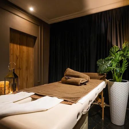 Holiday home Domki Caloroczne Z Wyzywieniem W Kompleksie Amber Park Spa *